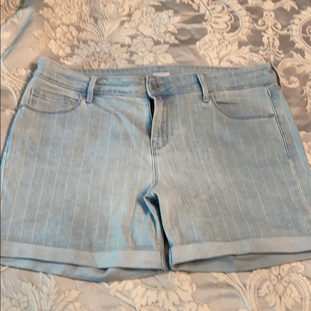 Old Navy Jean striped Stretch Shorts size 14